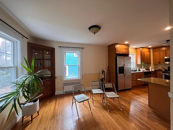 3rd image of 137 Sunset Rd #1