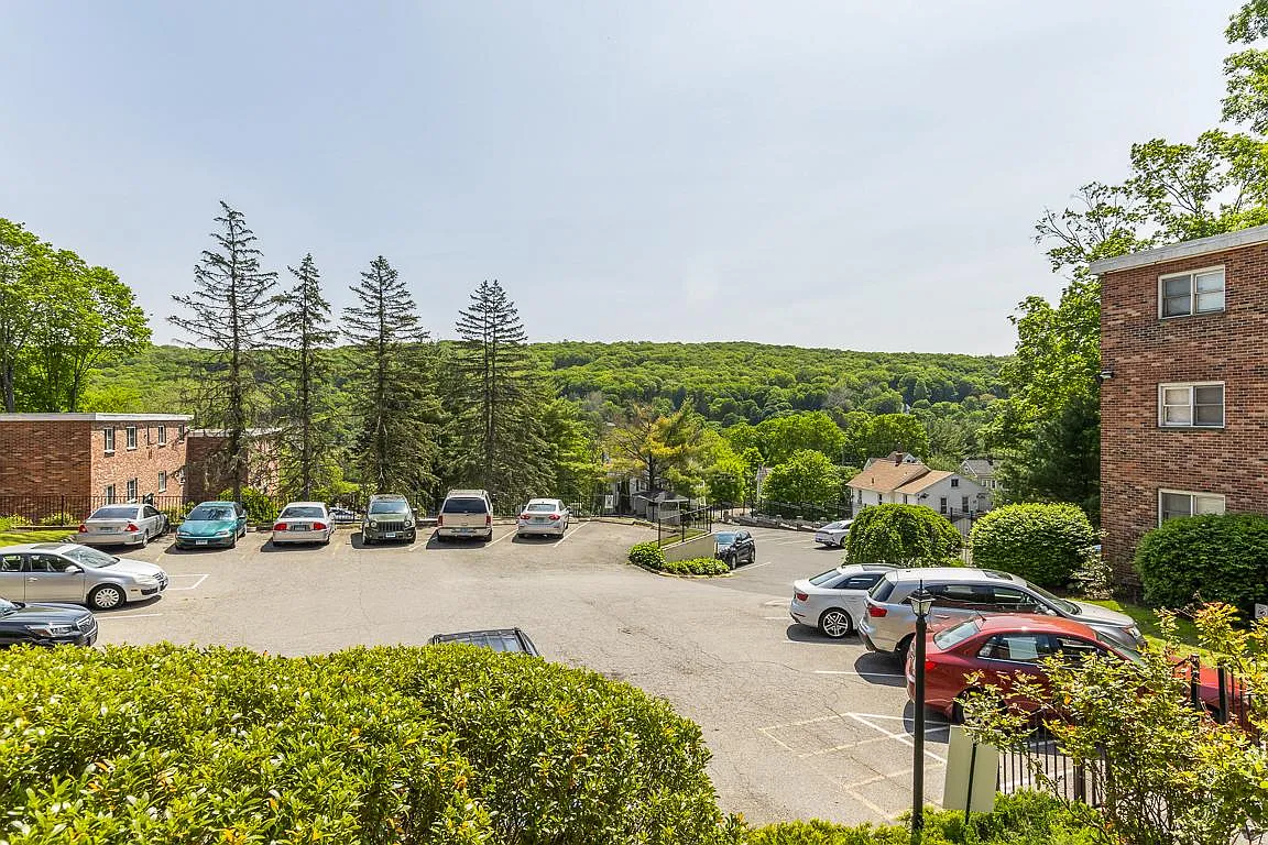 Hillside Apartments — Photo 3