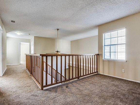 4th image of 300 Canyon Ln
