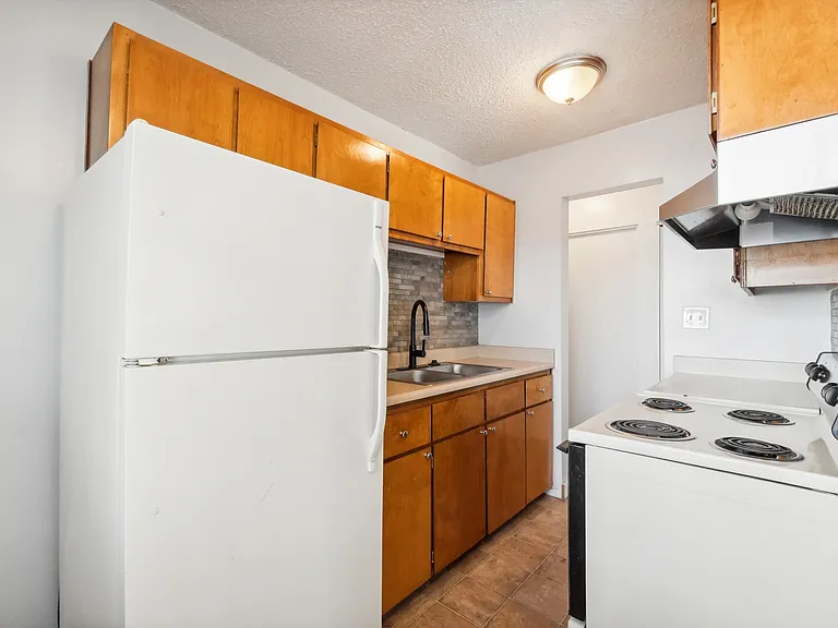 Bonfoy Apartments — Photo 18