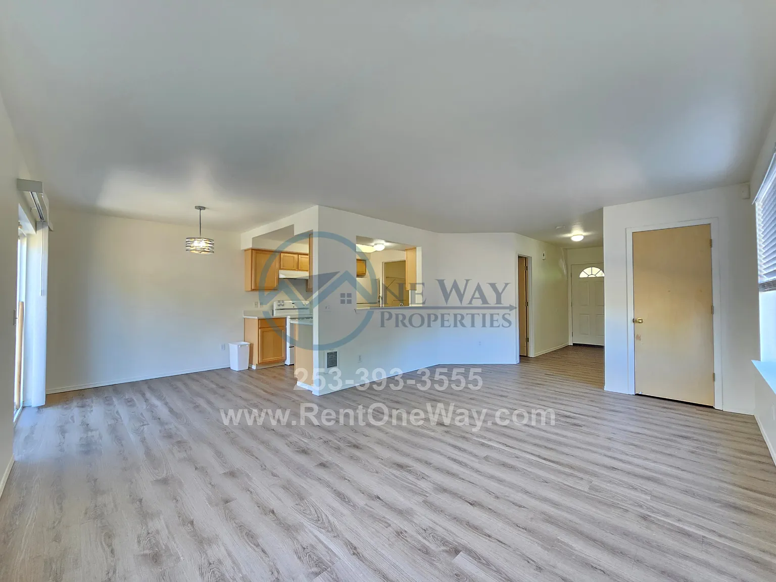 3 bed, 2.5 bath, 1372 sqft, $2,695 — Photo 2
