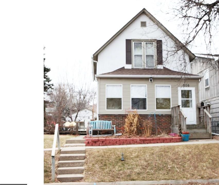 1st image of 209 10th Ave N
