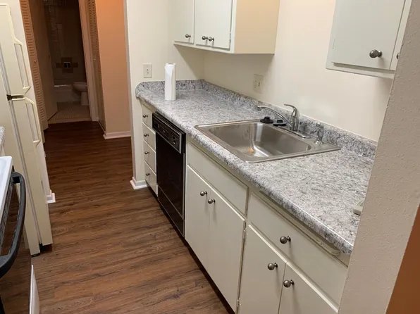 2122 Allen Blvd APT 28, Middleton, WI 53562