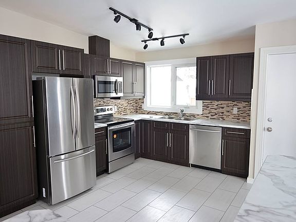 3rd image of 93 Lorraine Cres