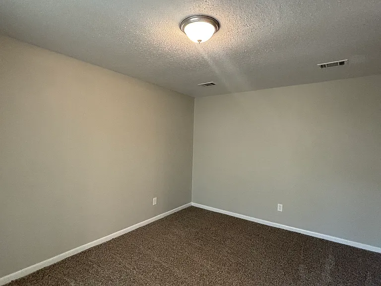2221 Dorchester Dr — Photo 14
