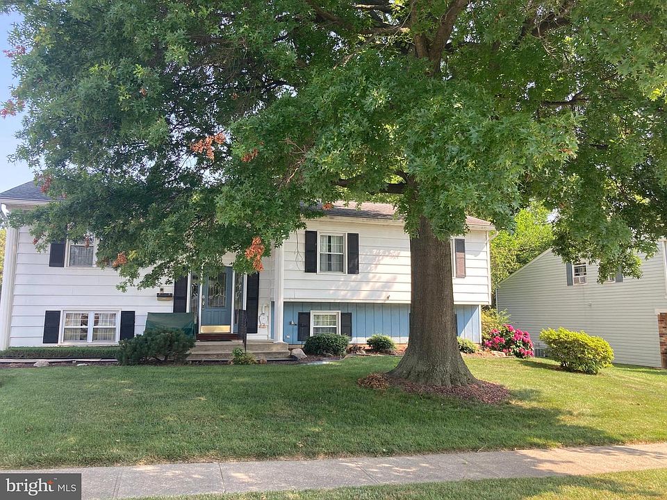 1st image of 52 Sanford Dr