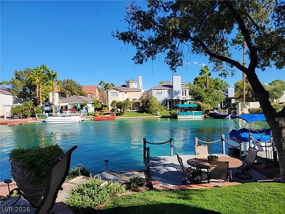 2nd image of 3020 Waterside Cir