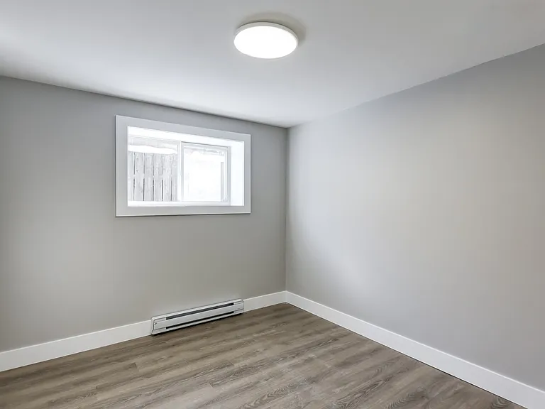 493 Gill St #BASEMENT — Photo 11
