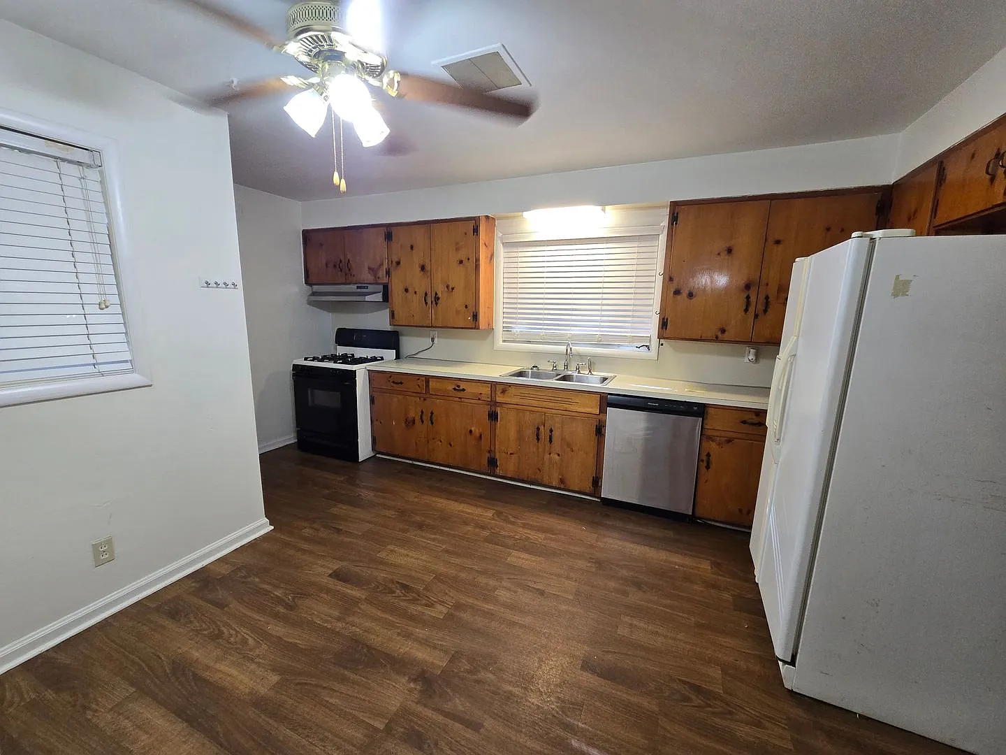 111 Easthaven Rd — Photo 4