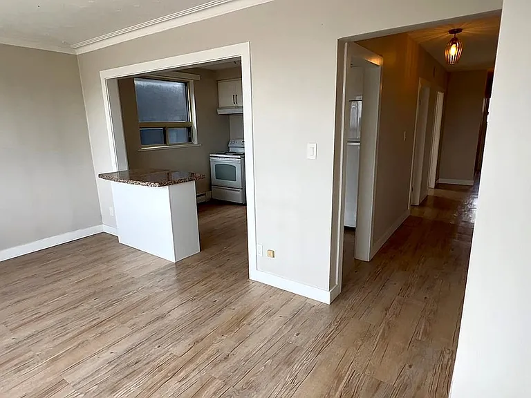 1095 Lakeshore Rd E #2 — Photo 13