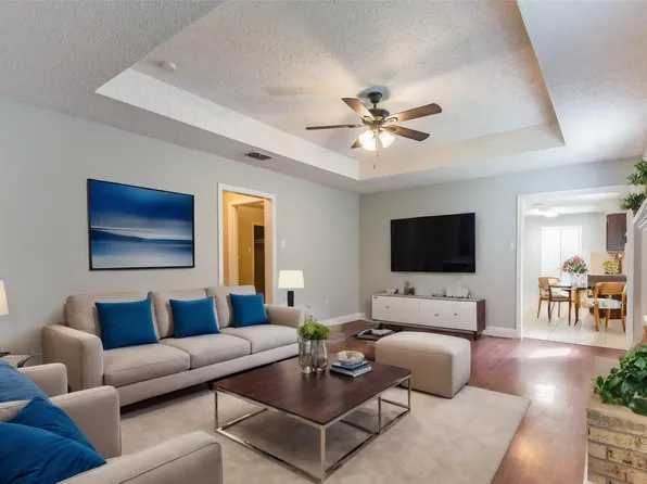 208 Dewey Ct, Irving, TX 75060