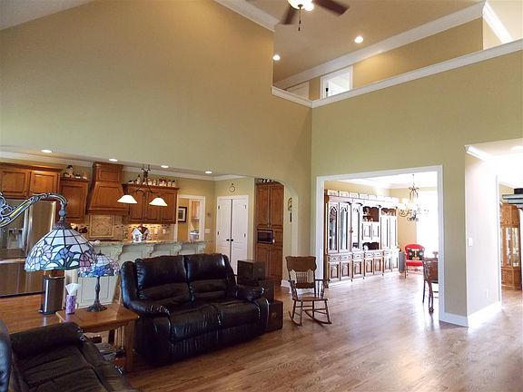 4th image of 269 Paulette St