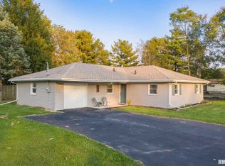 416 N Lakeshore Dr, Hanna City, IL
