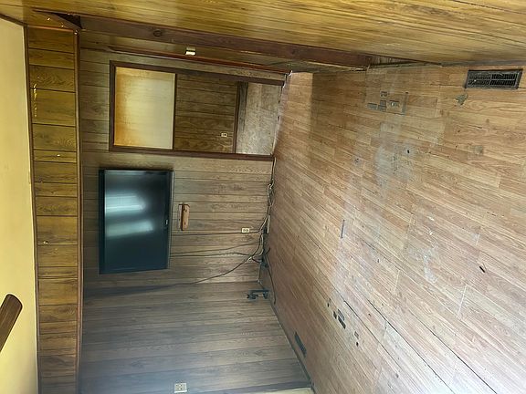 3rd image of 2718 Hickory St