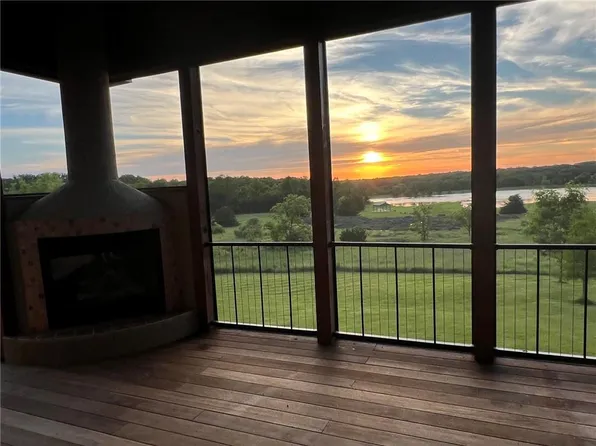 18890 W 252nd St, Paola, KS 66071