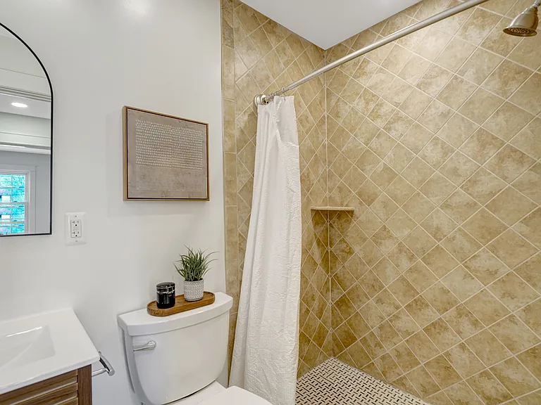 1012 Croton Dr — Photo 6