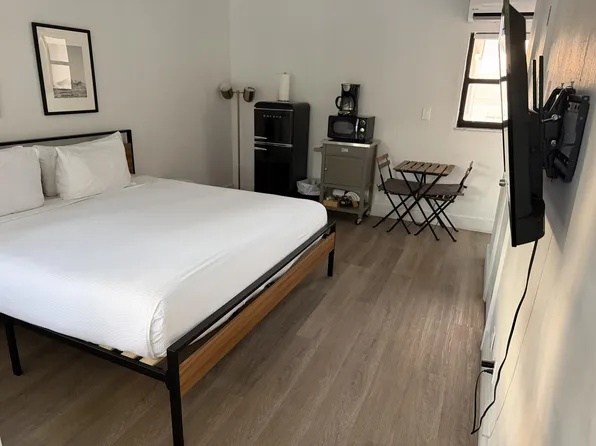 2100 NE 33rd Ave APT 202, Fort Lauderdale, FL 33305