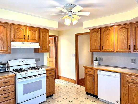 2nd image of 55 Port Norfolk St APT 3