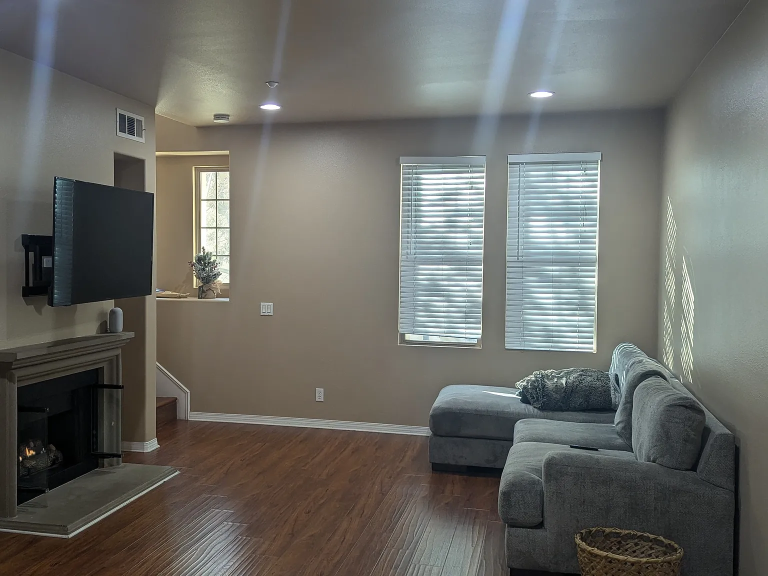 Modern 4-Bedroom Condo in Fullerton, CA — Photo 4