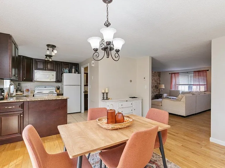 114 Fieldstone Dr — Photo 10