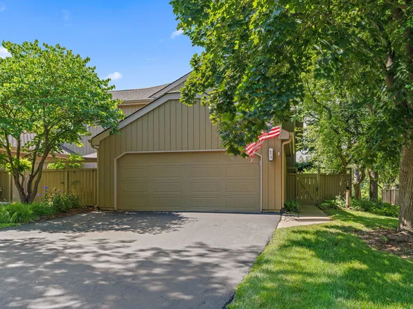 878 Oak Hill Rd, Lake Barrington, IL 60010