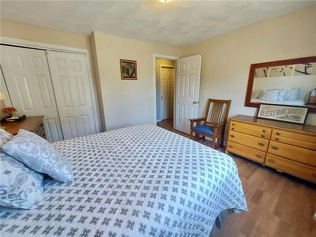 5 bed, 1741 sqft, $5,000 — Photo 3