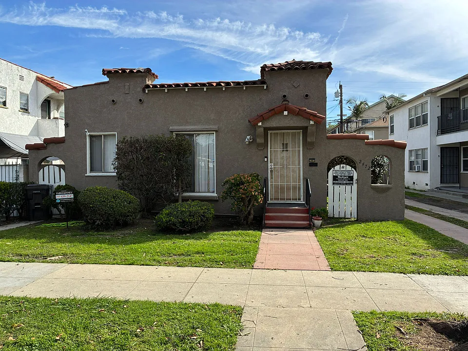 2472 Chestnut Ave #2474