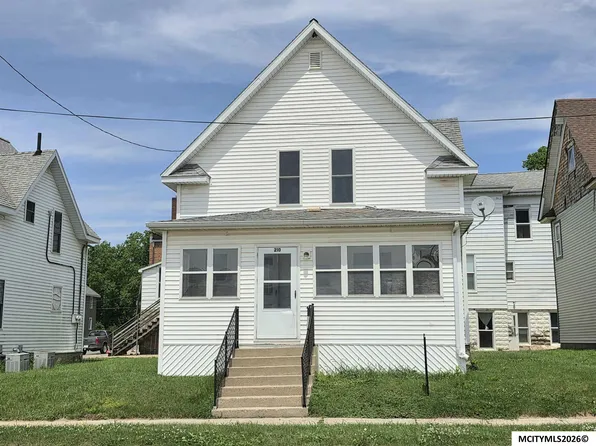 210 1st St SW, Mason City, IA 50401