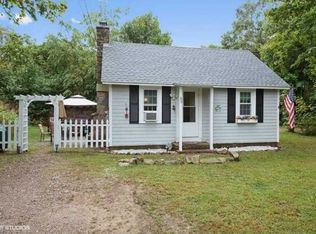 65 Baxter St, Charlestown, RI 02813