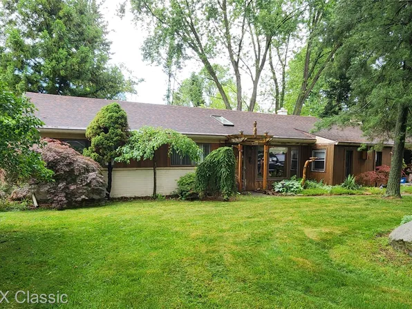 6388 Hermana Rd, West Bloomfield, MI 48324