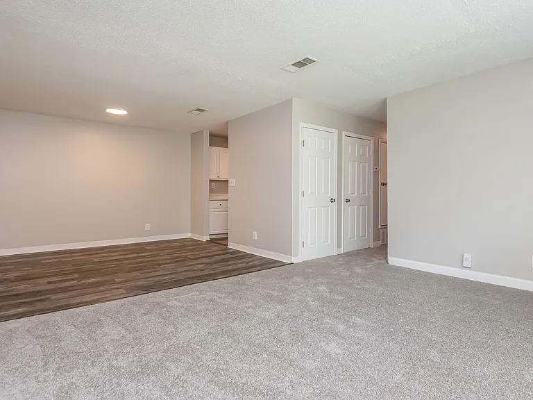 Valley Bend Apartments — Photo 15