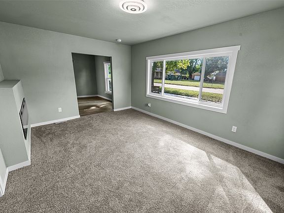 3rd image of 521 W Washington St