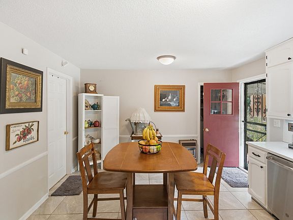 4th image of 3 Sunset Ln