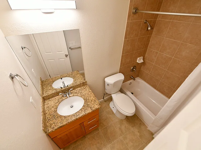 900 Alvarez Ave — Photo 9