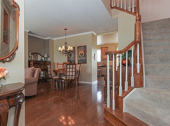 3rd image of 266 Broadmoor Ln