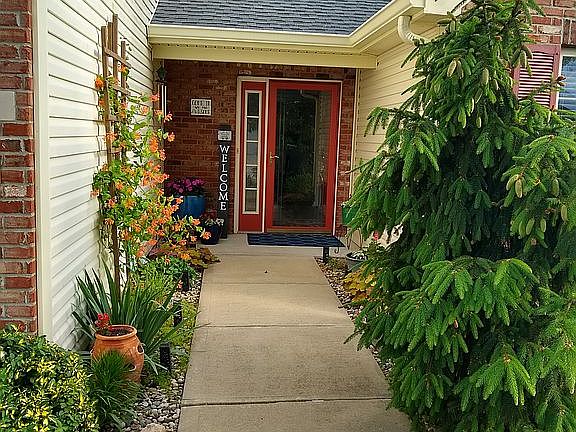 Front sidewalk to entrance
