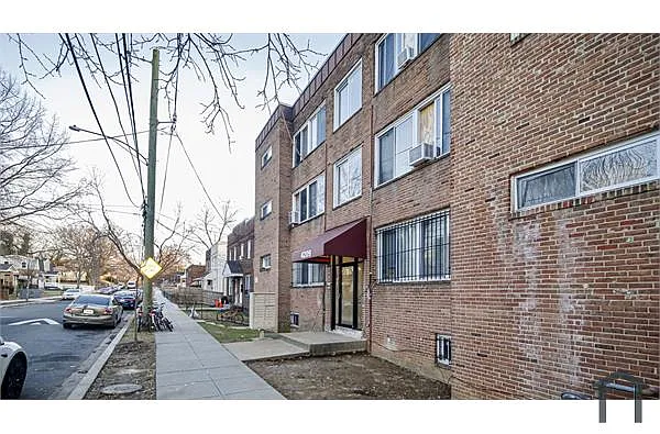 Building Photo - 4209 Dix St NE #102