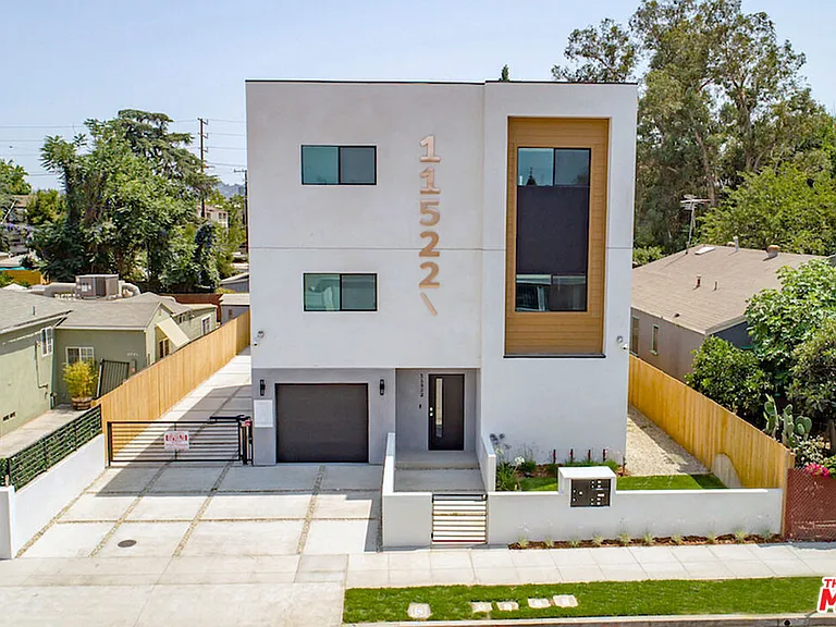 11524 Emelita St — Photo 15