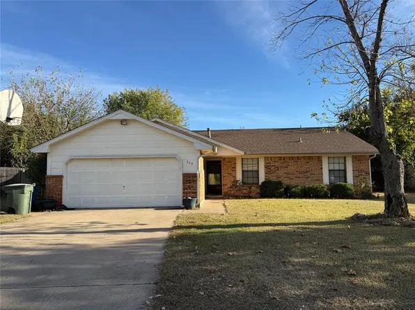 300 Ryan Way, Edmond, OK 73003