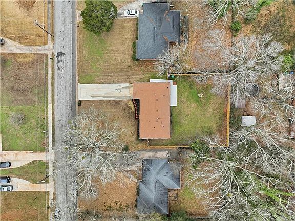 5th image of 2631 Miriam Ln