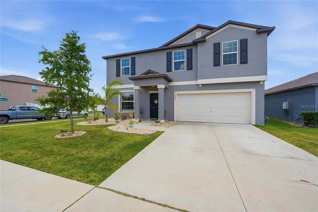 4 bed, 2.5 bath, 2635 sqft, $2,500 — Photo 3