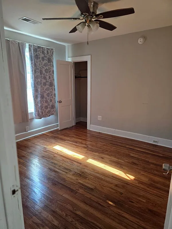 3 bed, 1.0 bath, 1060 sqft, $1,875 — Photo 3