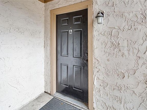 3rd image of 1601 Brentwood Dr #A