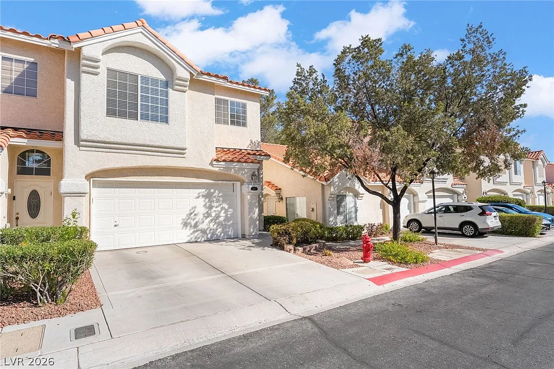 2 bed, 2.5 bath, 1677 sqft, $2,100 — Photo 1