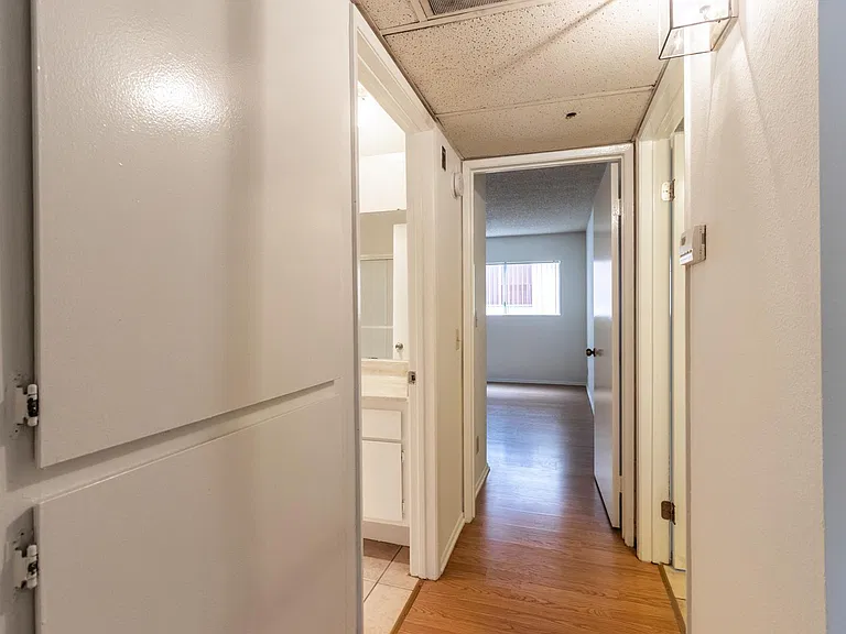 10845 Camarillo St #105 — Photo 11