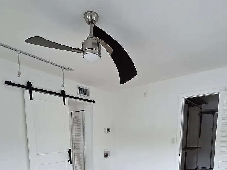 1001 SE 16th St #7 — Photo 12
