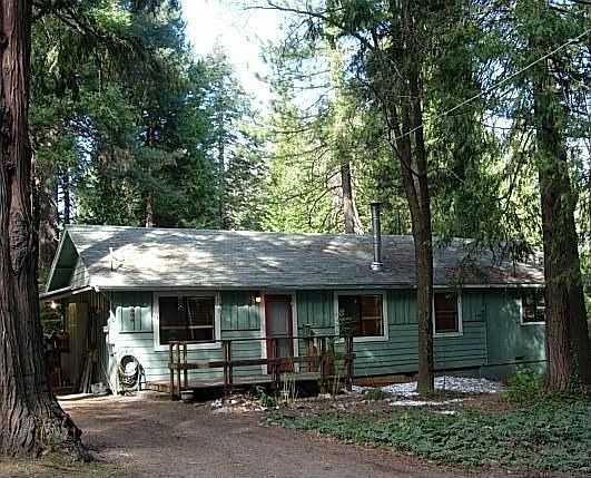 Charming, turnkey home on dead-end street