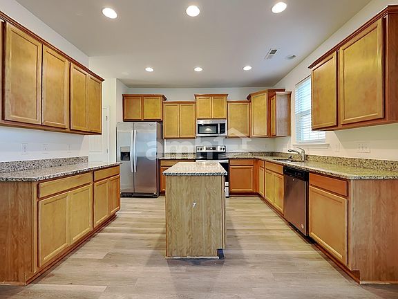 3rd image of 185 Clubhouse Dr