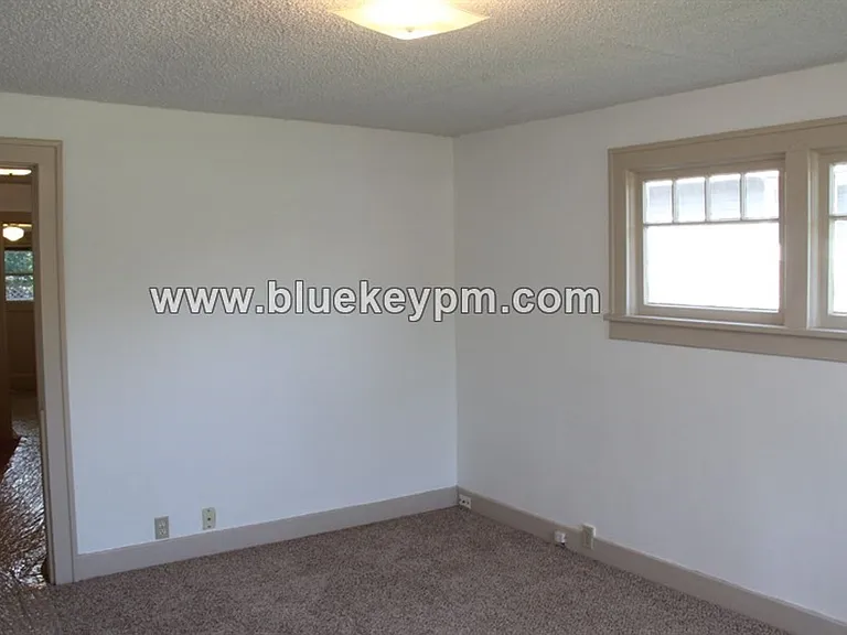 10911 SE Myrtle St — Photo 4