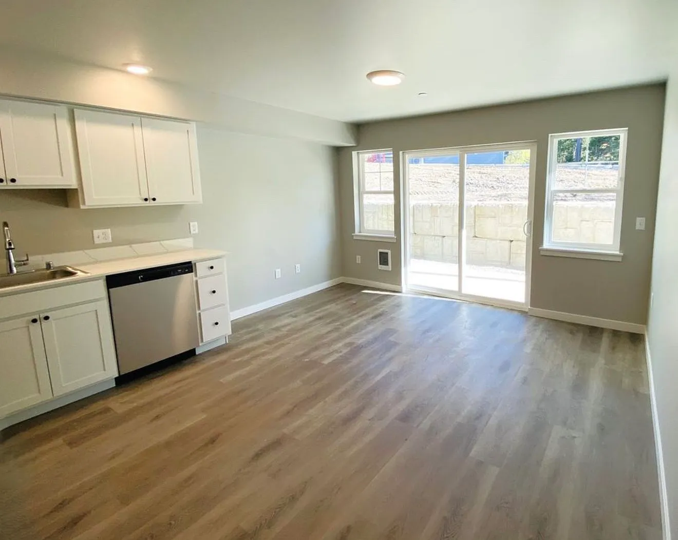 Studio, 411 sqft, $1,550 — Photo 2